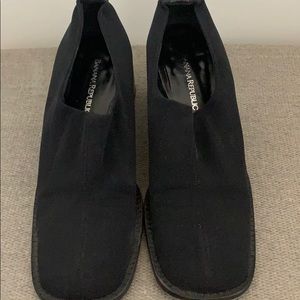 Banana Republic Shoes. Condition is Pre-owned.